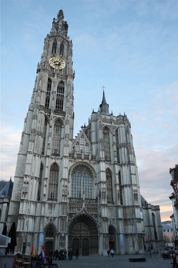 IMAGE: http://wavehh.dyndns.org/photos/europe201103/.medpics/img_6350__antwerp_cathedral_edit1_med.jpg